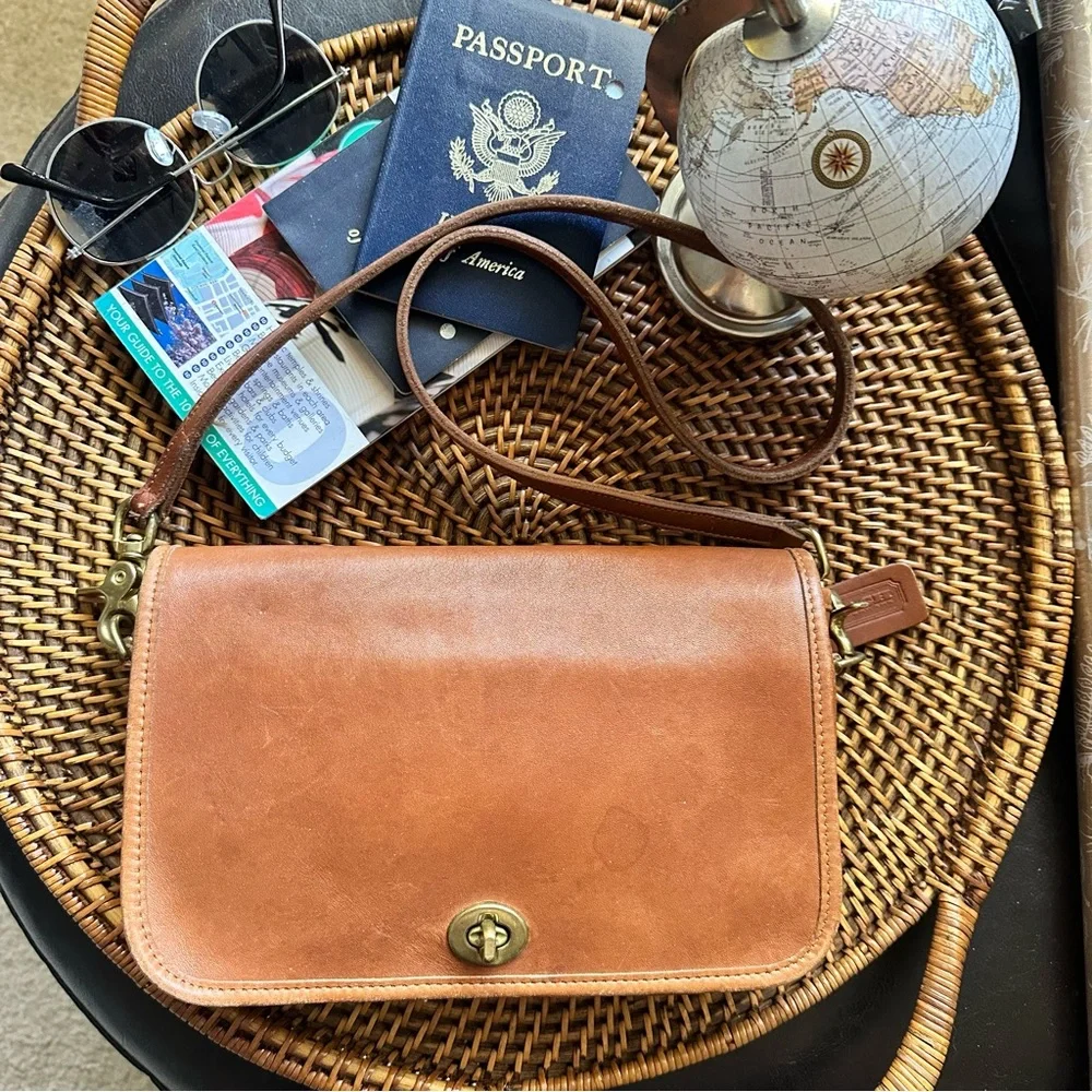 COACH British Tan Leather 1980’s Penny Pocket Crossbody Clutch Purse Vintage - Picture 14 of 14